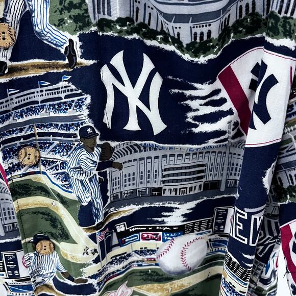MLB Reyn Spooner Men's XL New York Yankees Scenic Short Sleeve Button Down Shirt - Picture 7 of 8